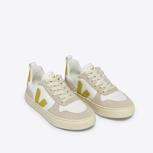 NWOB Veja V10 leather suede sneakers white liquor almond